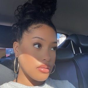 Meet your Posher, Tania